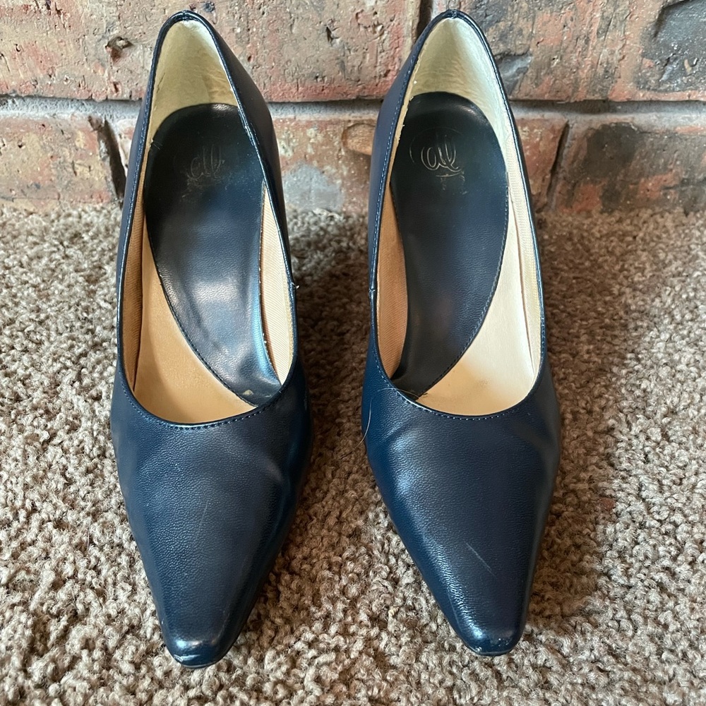 Navy blue comfortable 6M heels